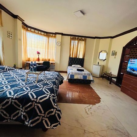 Mega Suite Junto Al San Marino Shopping Гуаякуил Екстериор снимка